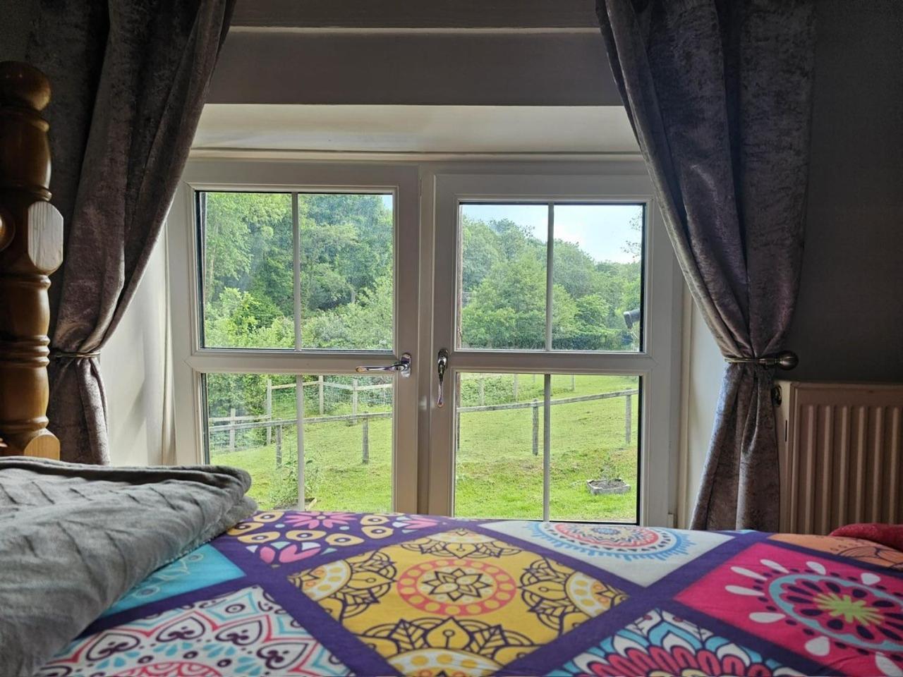 The Cottage Govilon Bagian luar foto