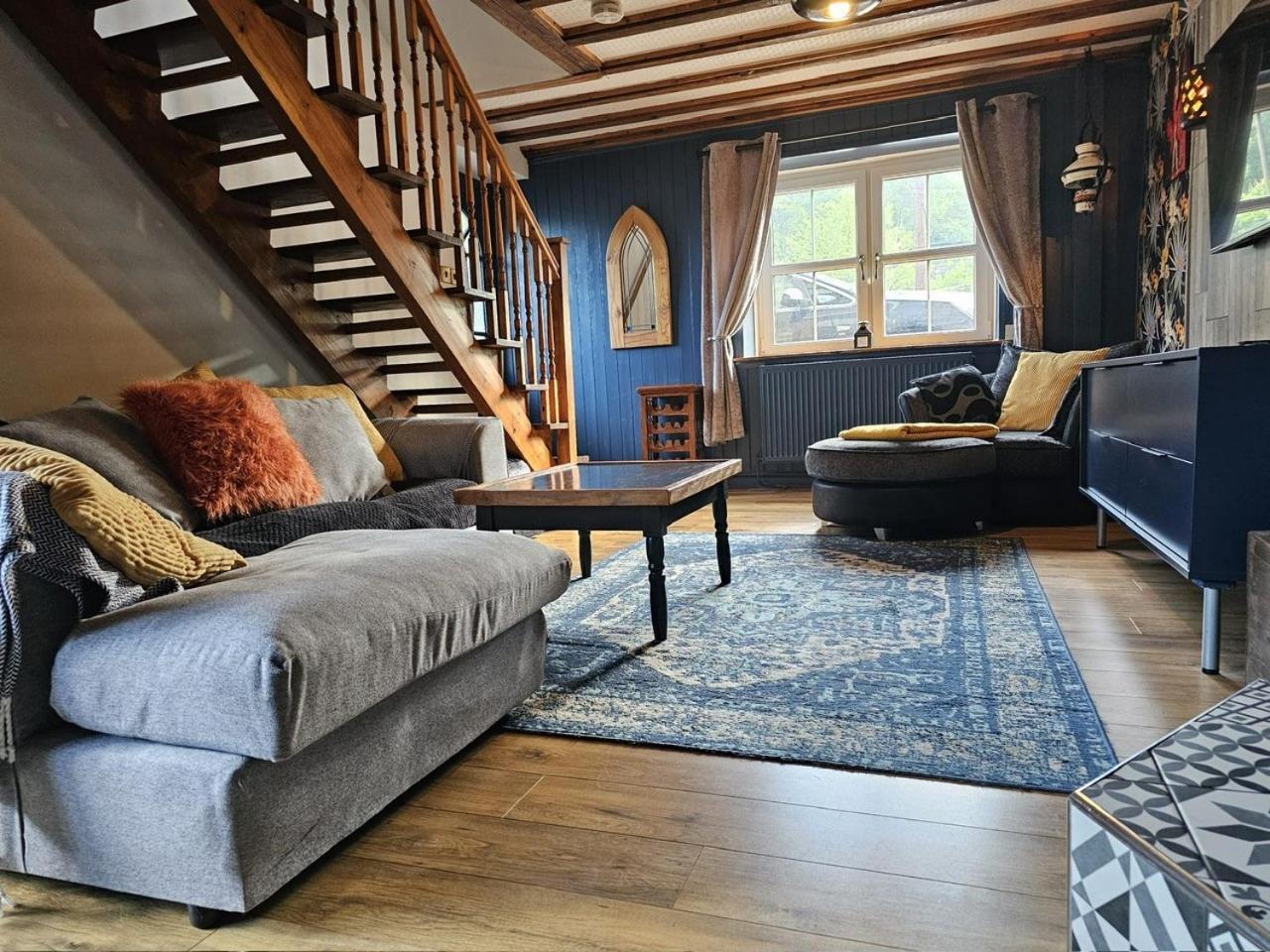 The Cottage Govilon Bagian luar foto